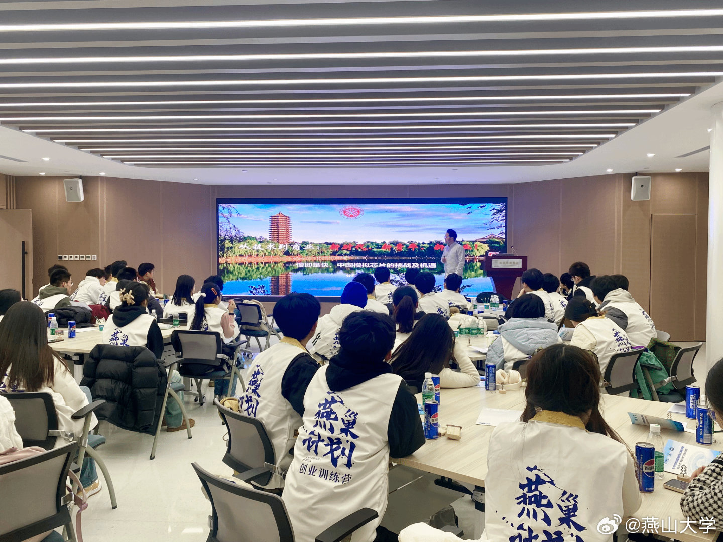 最新校园新闻，小巷深处的独特风味——探索隐藏版特色小店